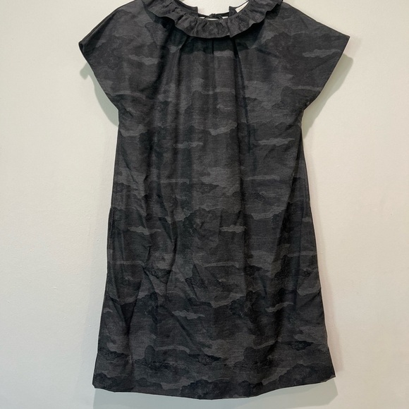 ANN MASHBURN Camo Pullover Mini Dress with Ruffle Collar and Pockets Size Small